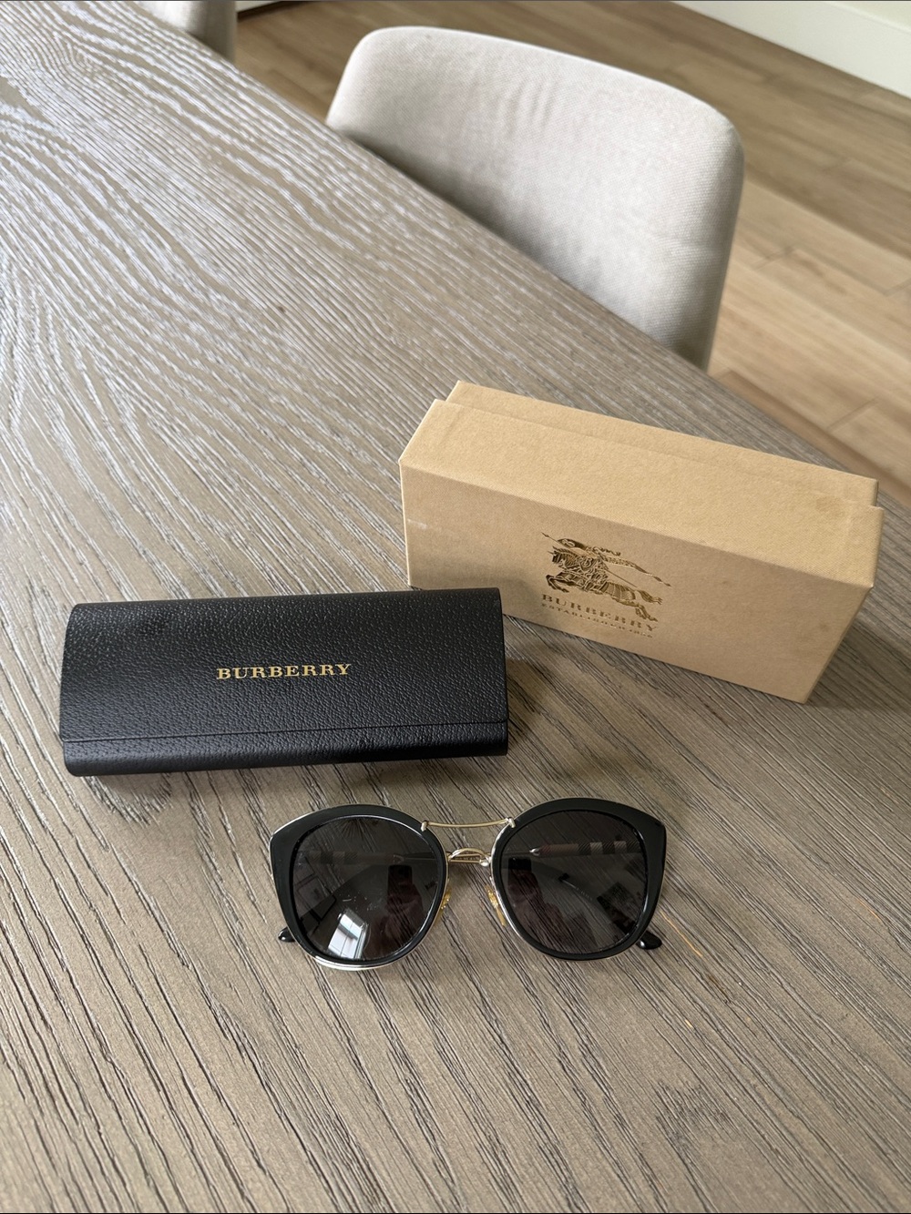 Burberry BE4251Q Black Polarized Cat Eye Sunglasses Case & Box